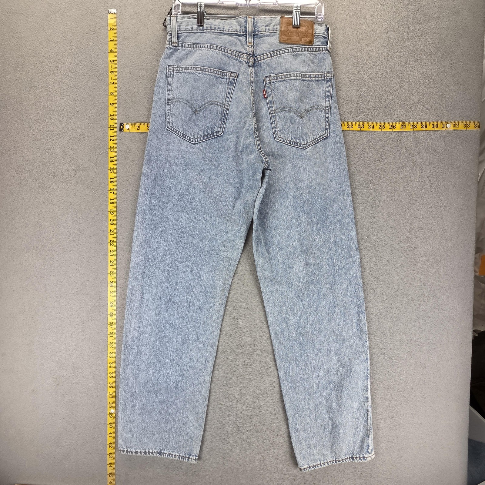 Levis 568 Jeans Mens 30×32 Light Wash Blue Denim Relaxed Tapered Zip Fly