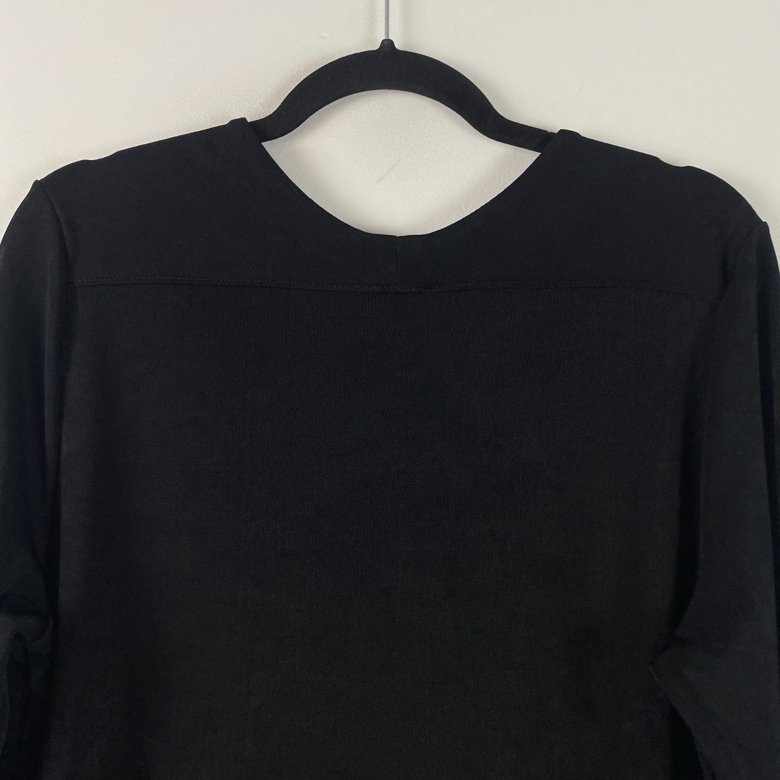 Chicos Travelers Top Size 2 US Large Black Slinky Knit V Neck 3/4 Sleeves