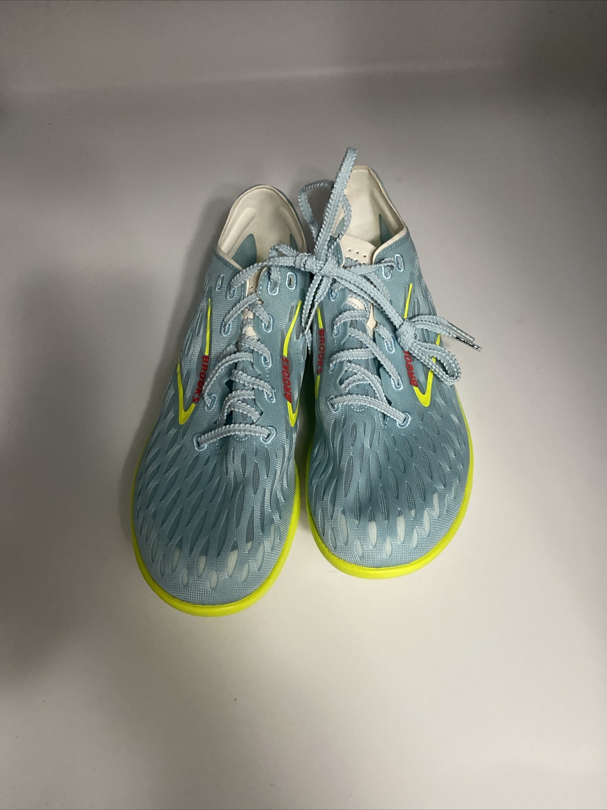 Brooks UNISEX ELMN8 V7 Running Shoe NWOB Size Varies From 9 To 13 Cleats