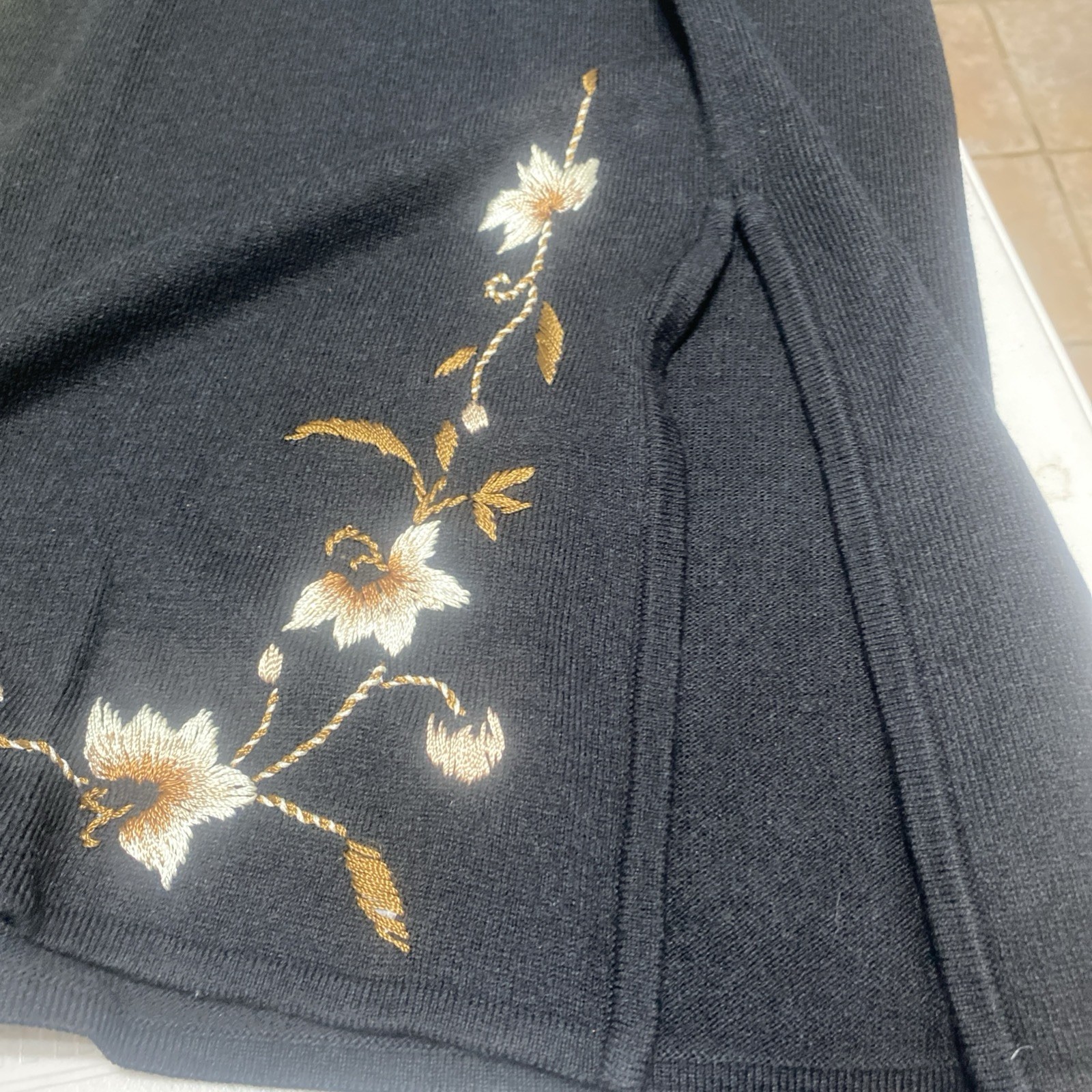 REQUIREMENTS Women’s Black Midi Skirt Embroidered Flower Size 3XP Petite NWT