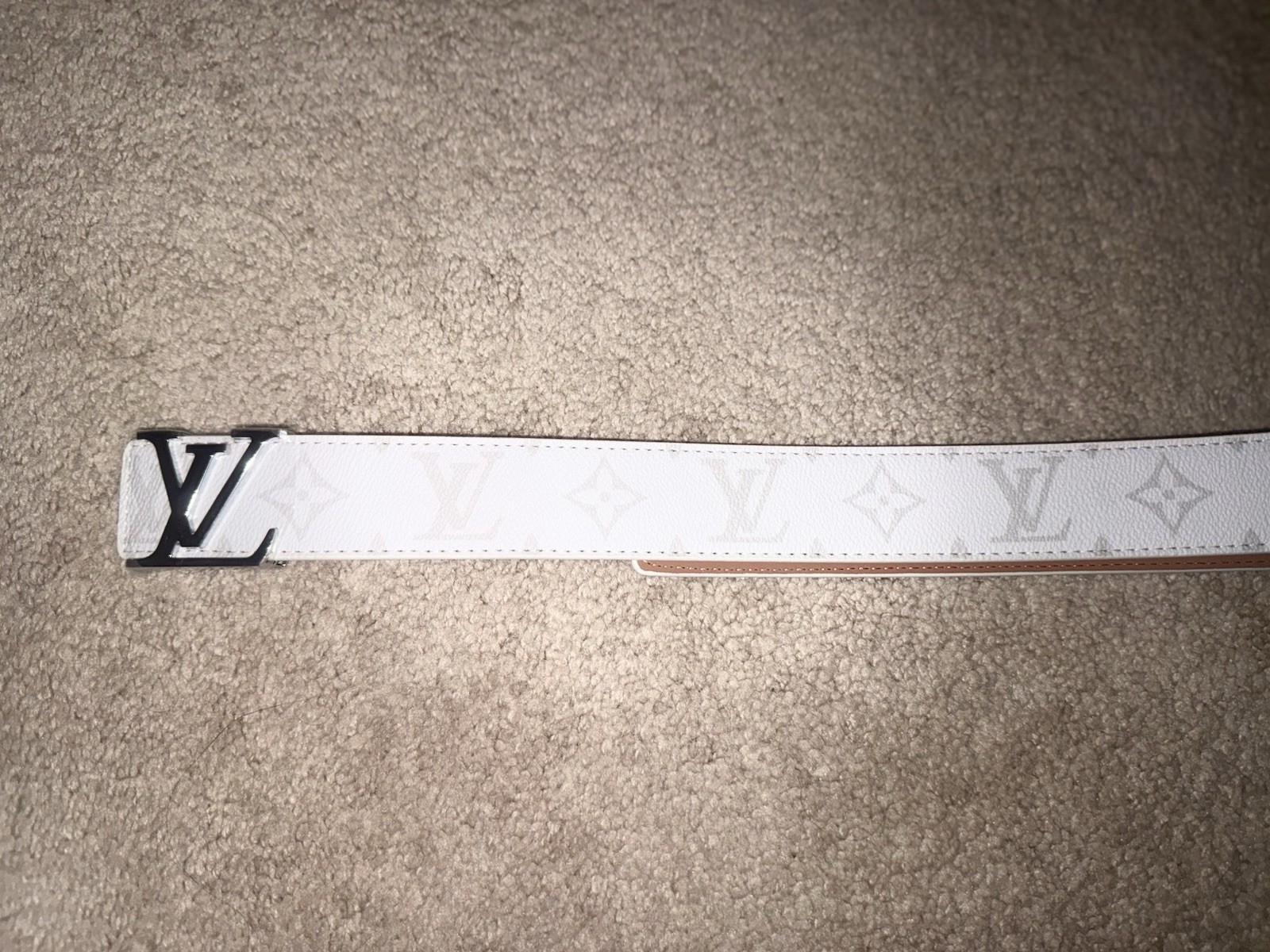 Louis Vuitton Men’s White Belt Size 30-34