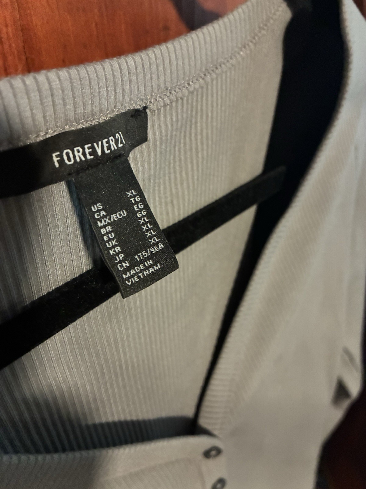 Forever 21 Gray Ribbed Knit V-Neck Button Front Cropped Cardigan XL