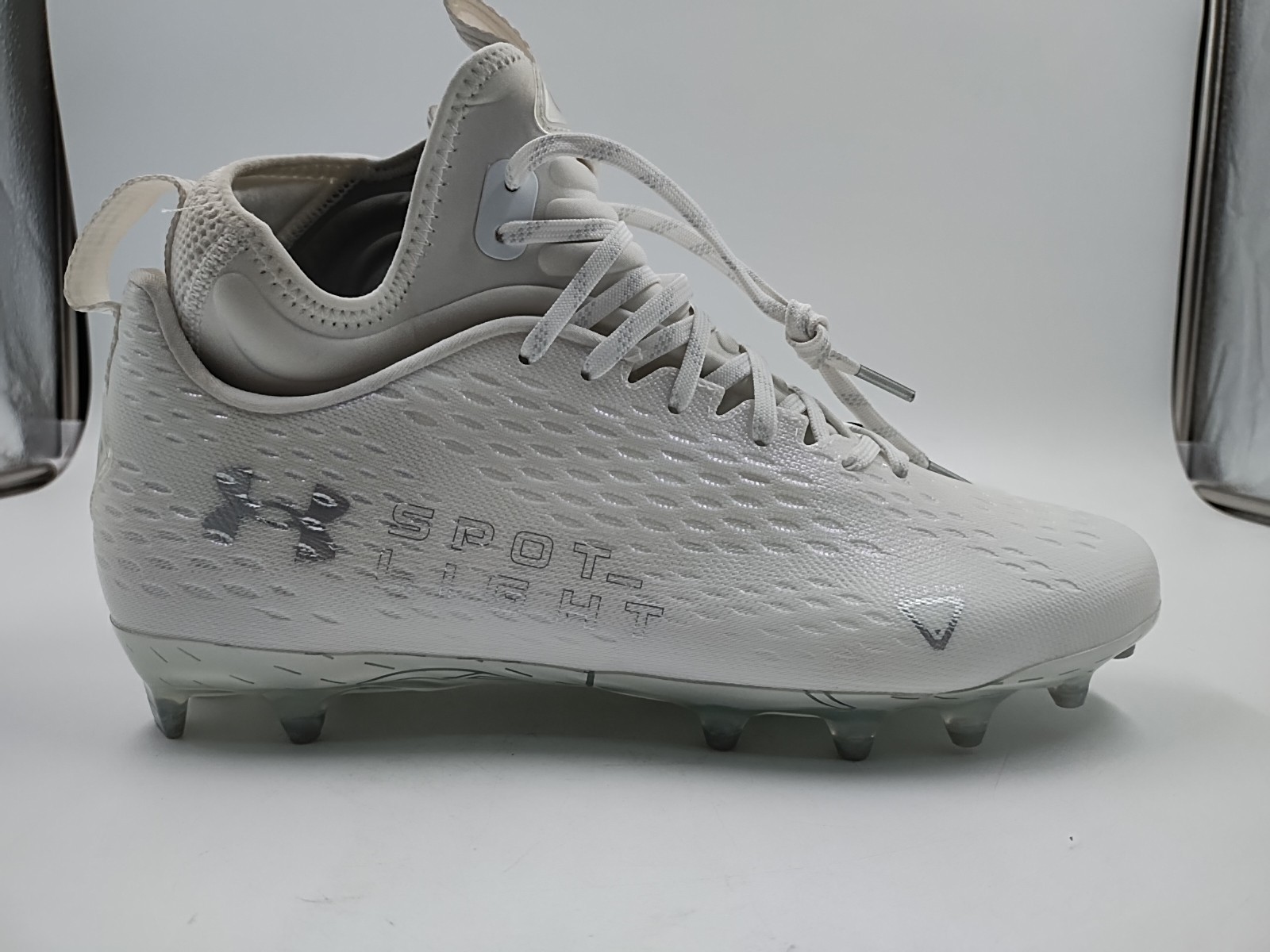Under Armour Spotlight Lux MC 2.0 Football Cleats Sz 10.5 White NEW (#H2-G2)