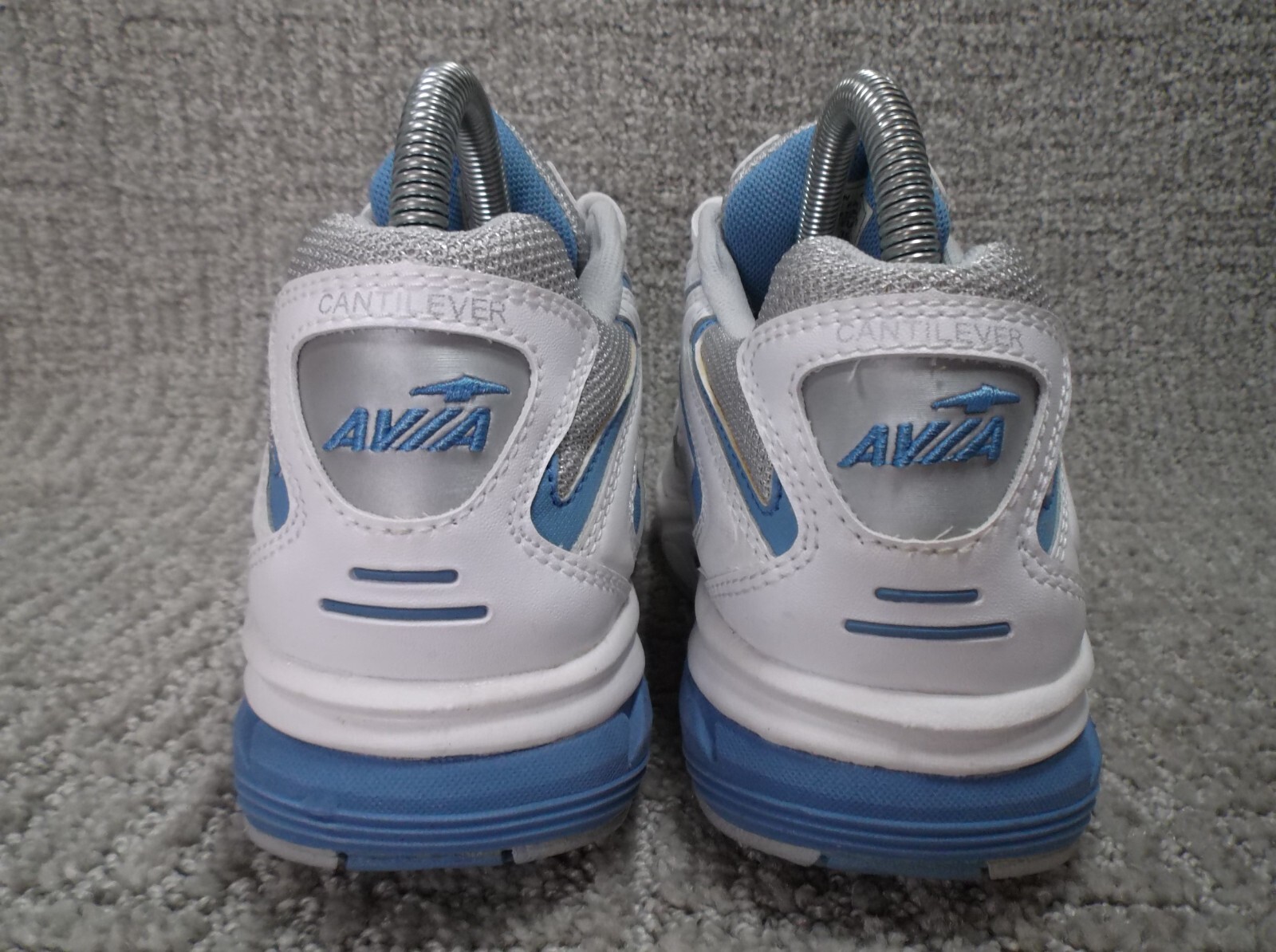 Avia Womens Running Shoes A110M White Blue Low Top Textured Leather Lace Up SZ 8