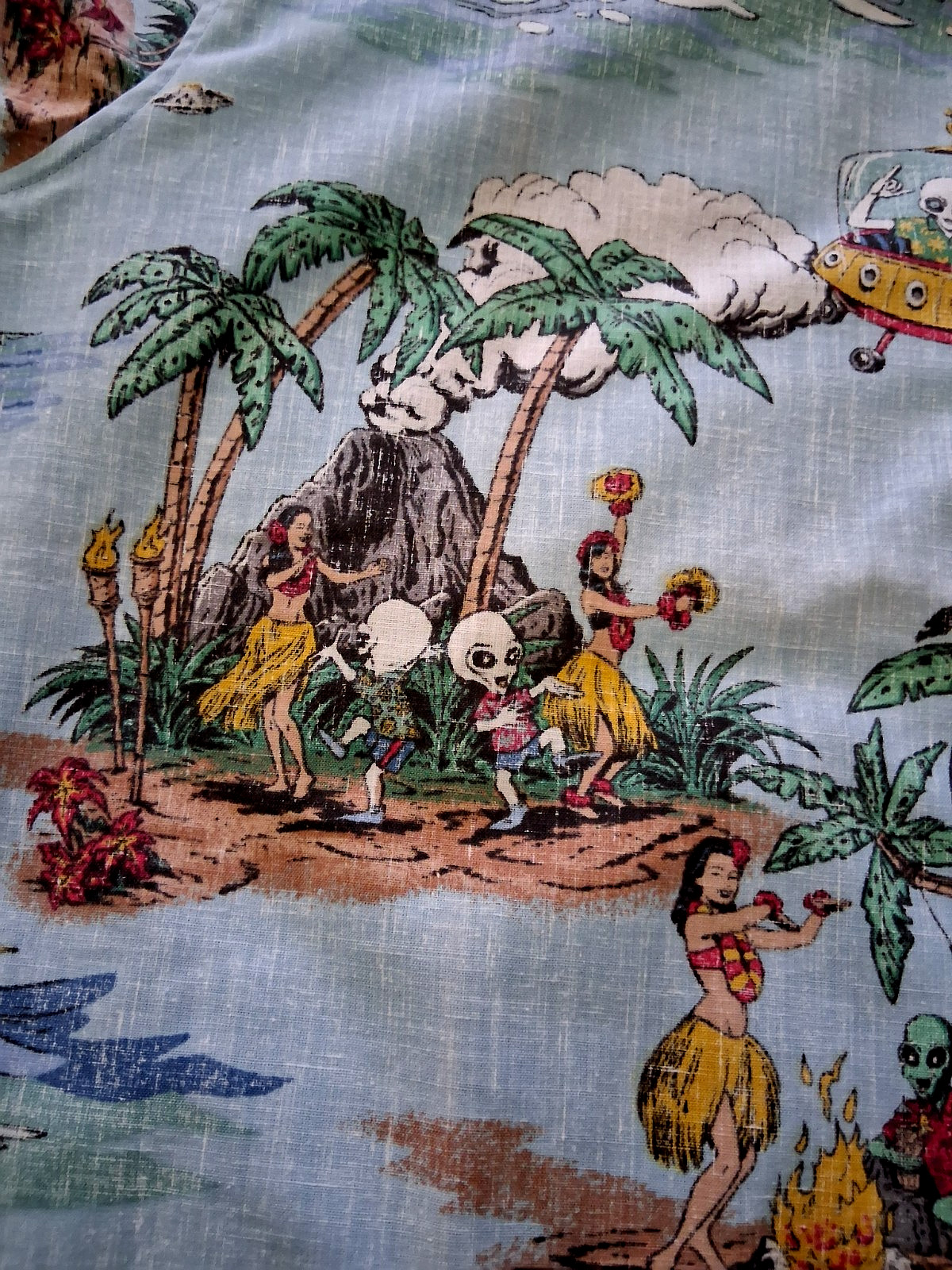 Reyn Spooner Men’s ALOHA ALIENS NWT CLASSIC FIT PULLOVER Sky Blue Shirt Sizes