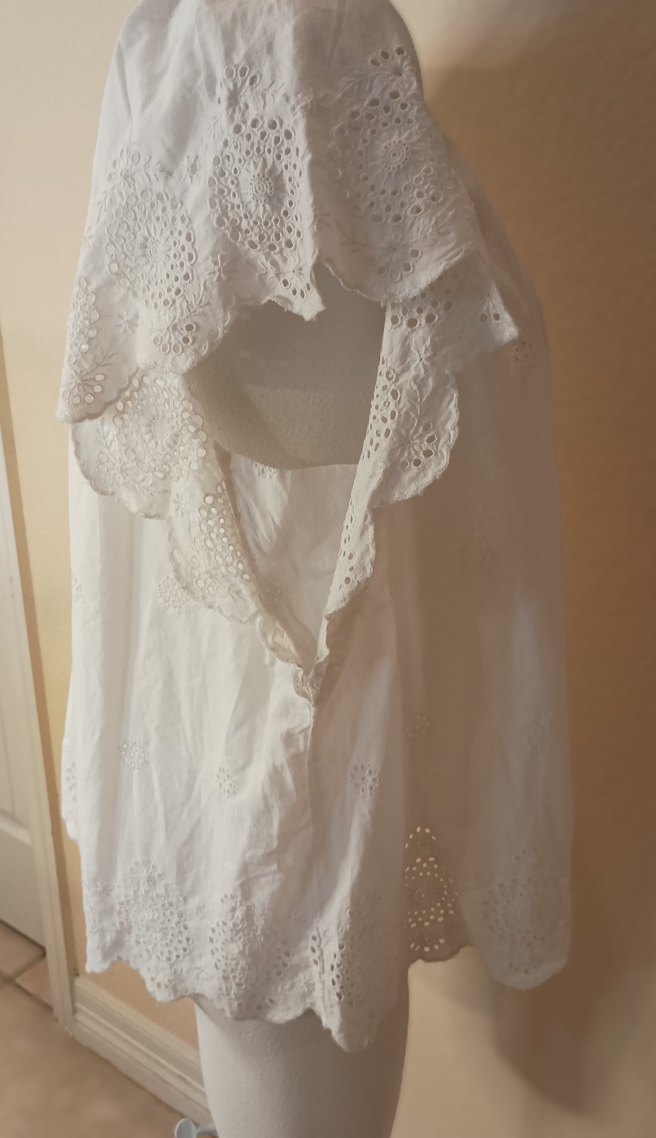 NWT GAP White Cotton Eyelet Flutter Short Sleeve Blouse SZ L