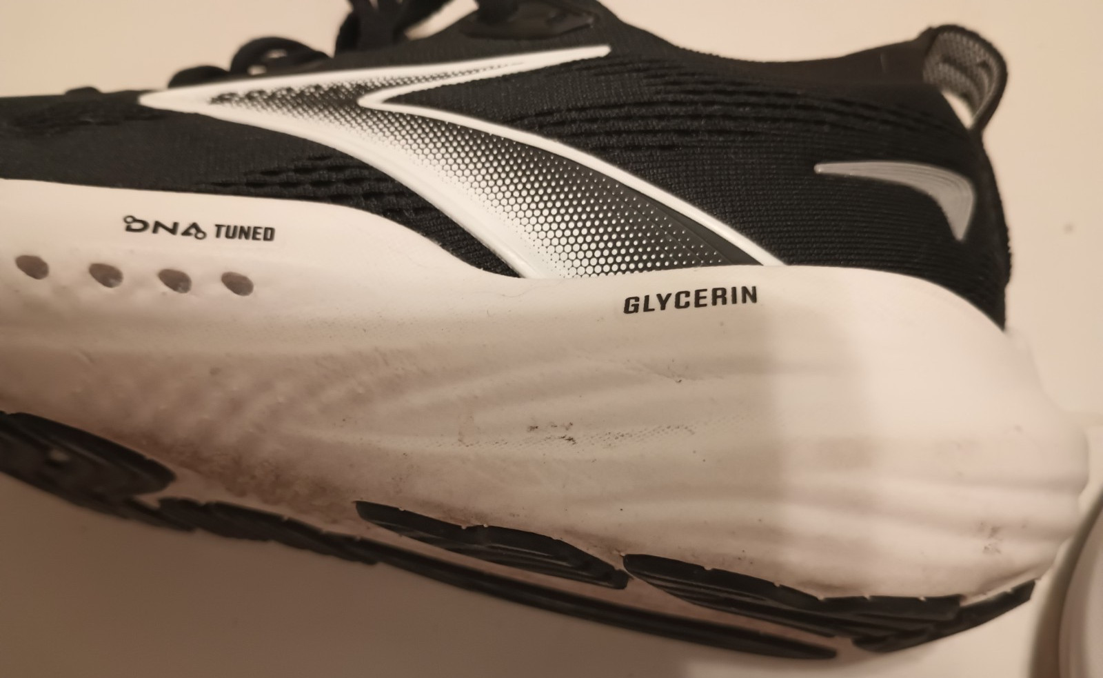 Size 8 – Brooks Glycerin GTS 22 Black Grey White Women’s Gently Used