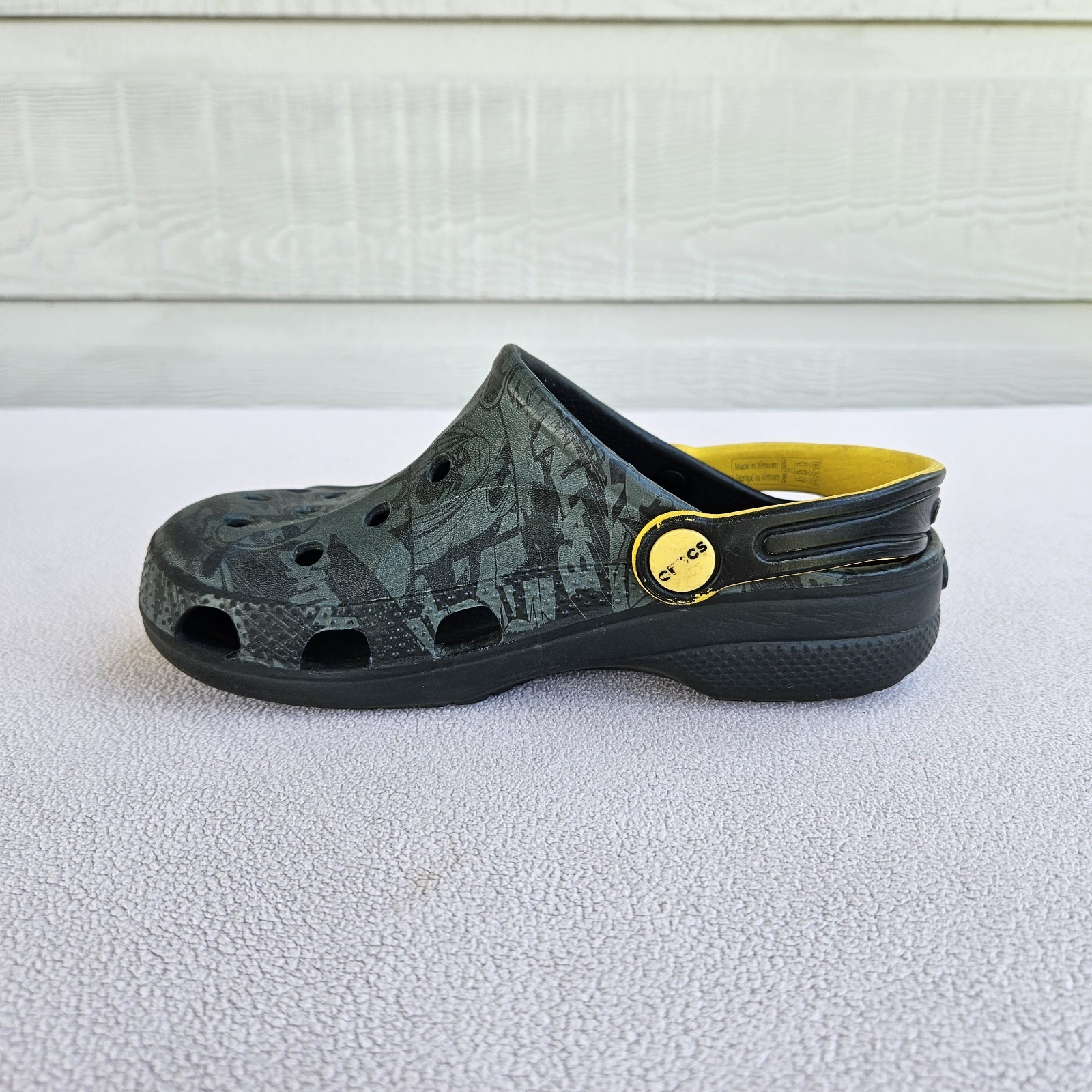 Crocs Baya Clog Boy SZ J1 Slip-On Black Batman Superhero Water Resistant