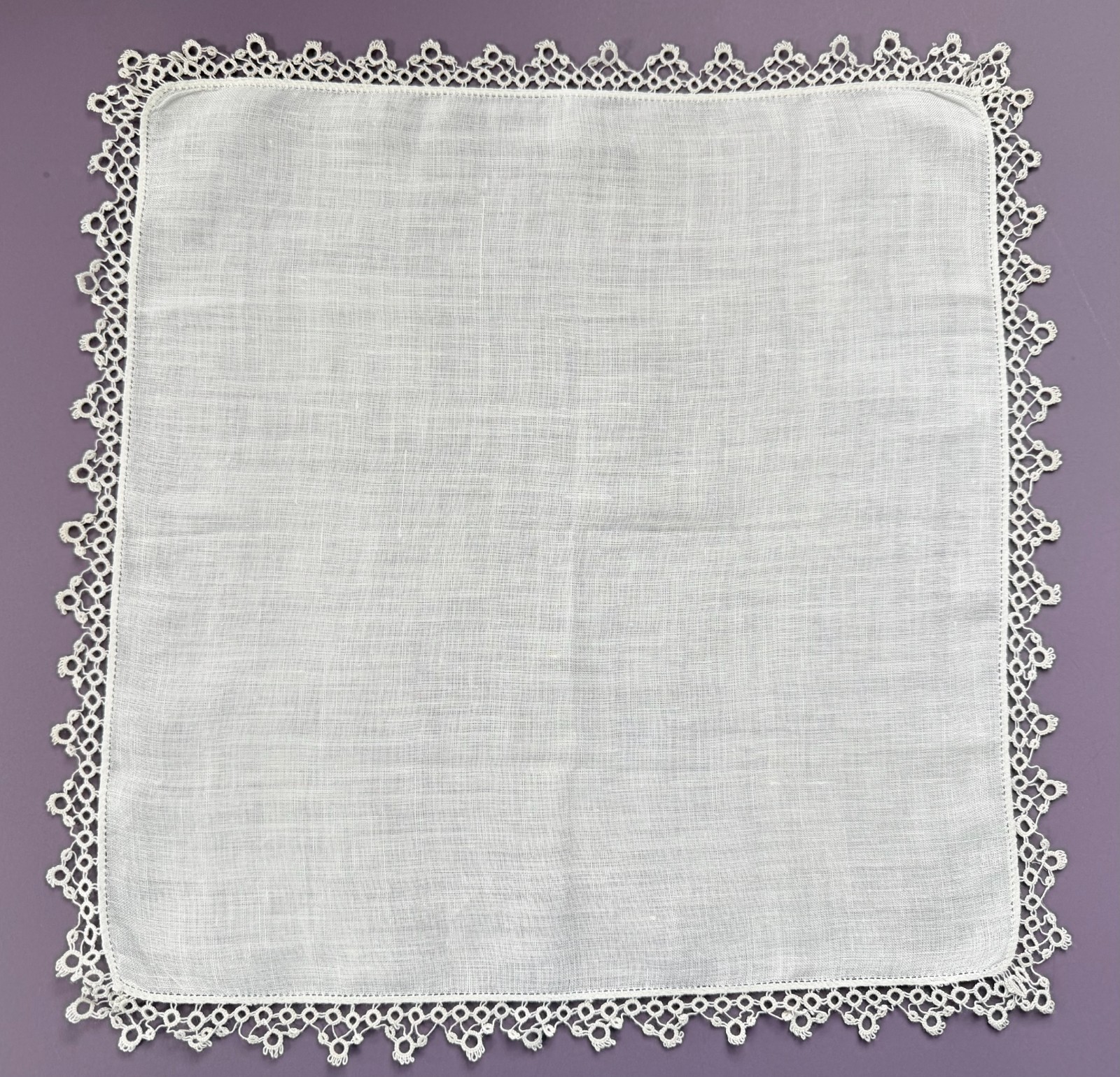 VINTAGE HANKY WHITE HAND TATTED EDGING LINEN CENTER WEDDING FORMAL 1930-40s