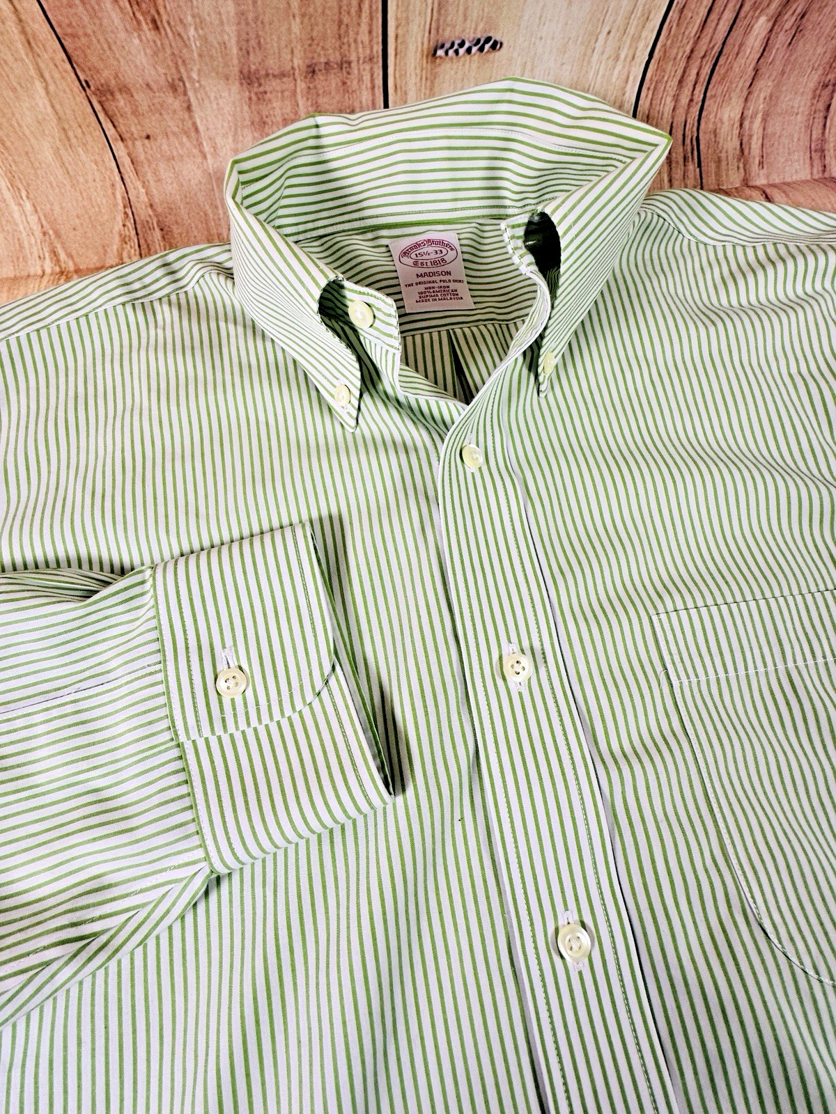 Brooks Brothers Madison Men Shirt Button Down Shirt Green Striped MED 15-1/2 33