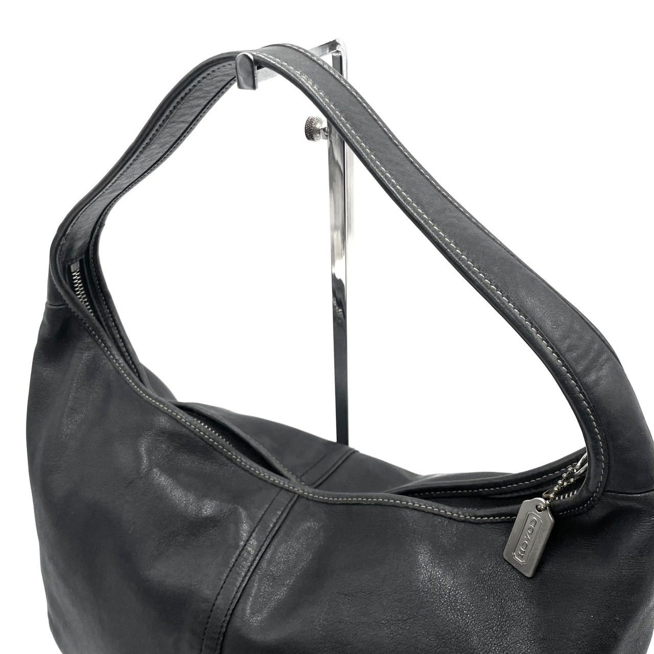 COACH Black Leather Hobo Shoulder Bag with Logo Charm Y2K Style Auth