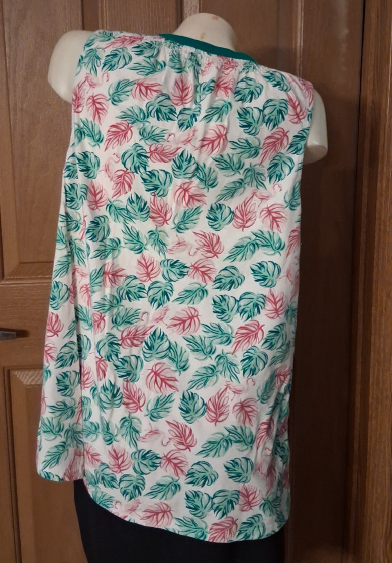Kim Rogers White Tank Pink and Green Leaves Scoop Neck V-Cut 3 Buttons Misses M