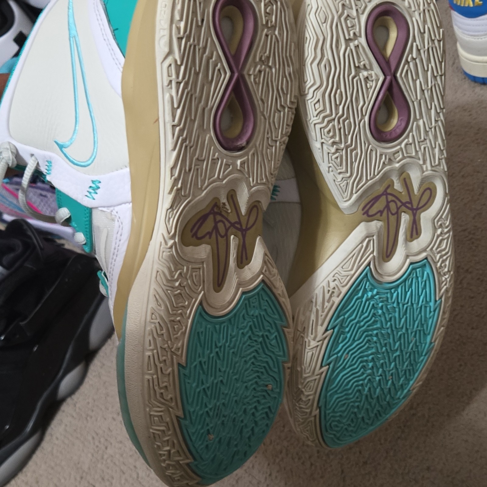 Nike Sue Bird Kyrie Infinity Golden Tribute Green Mid Top Sneaker CZ0204-002