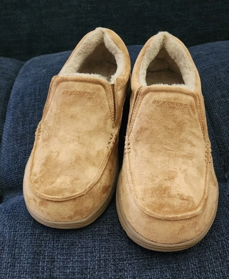 SKECHERS Relaxed Fit Memory Foam 360 Men’s Lined Suede Slippers Tan 10 M