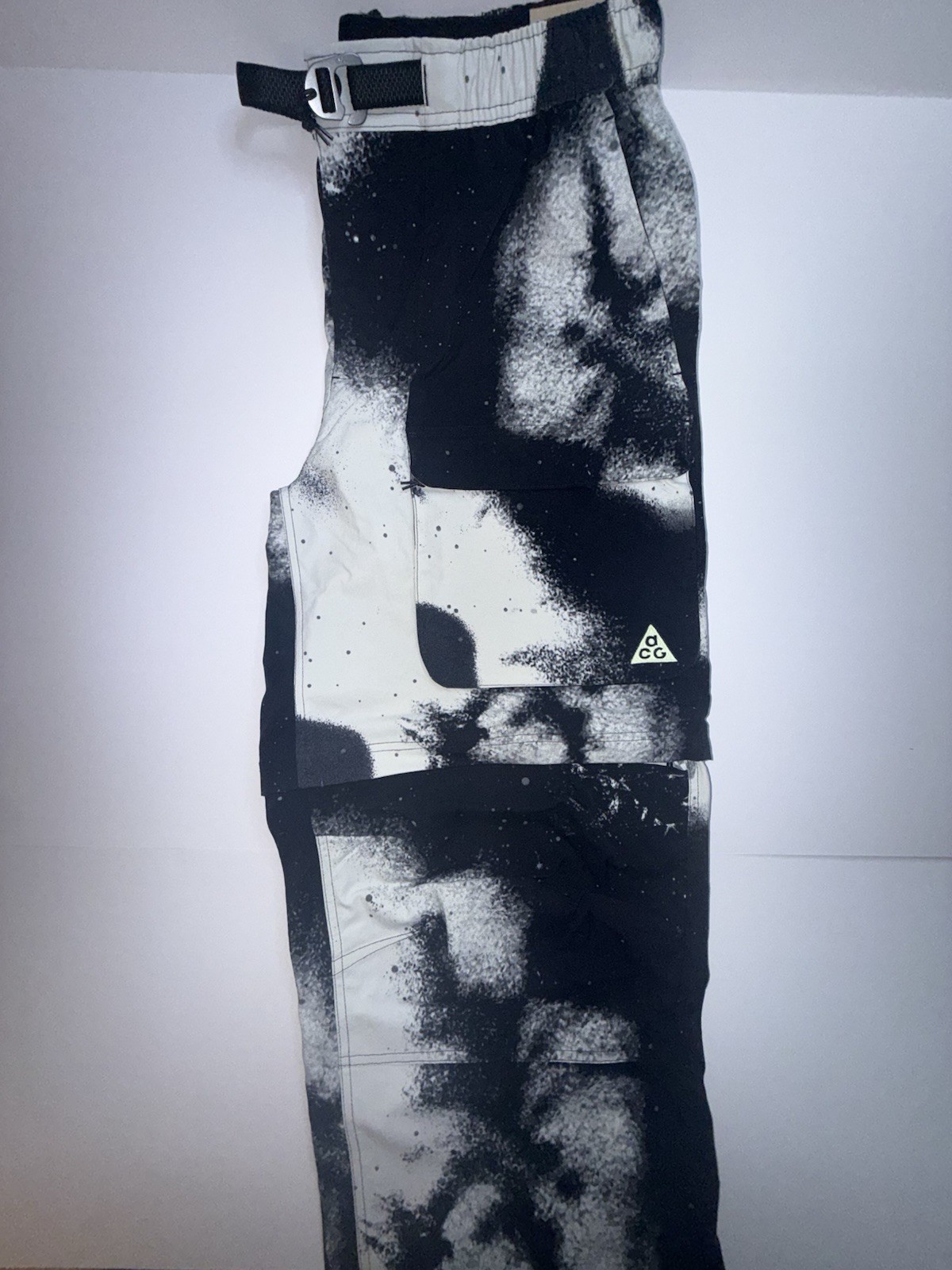 Nike ACG Cargo Pants Men’s Large Black White Spray Print Belted UPF 40+ Hiking