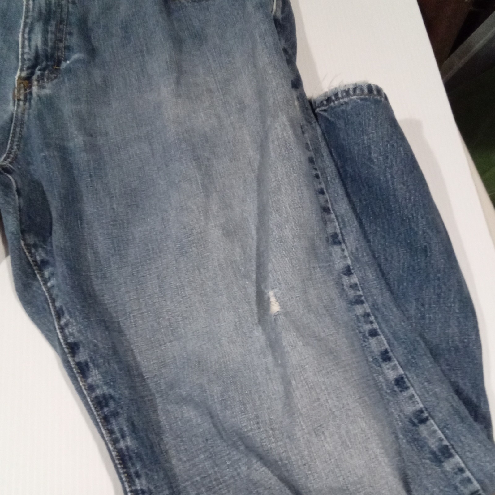 Calvin Klein Jeans Men’s Relaxed Fit Straight Leg Medium Wash 40
