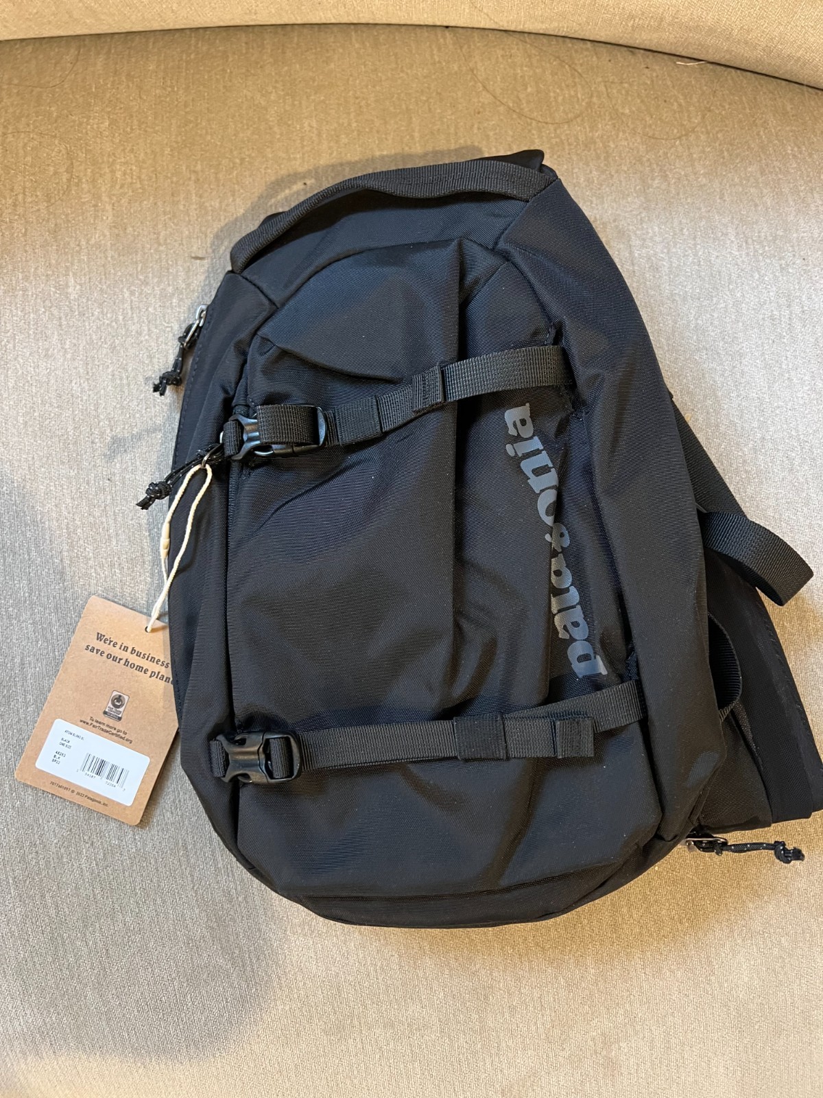 Patagonia 48262 8L Atom Sling Daypack – Black