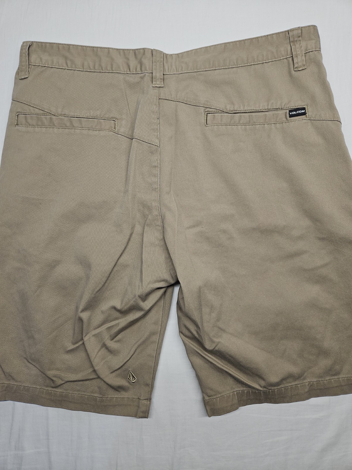 Volcom True To This Men’s Size 36 Khaki Chino 10″ Inseam Logo Shorts