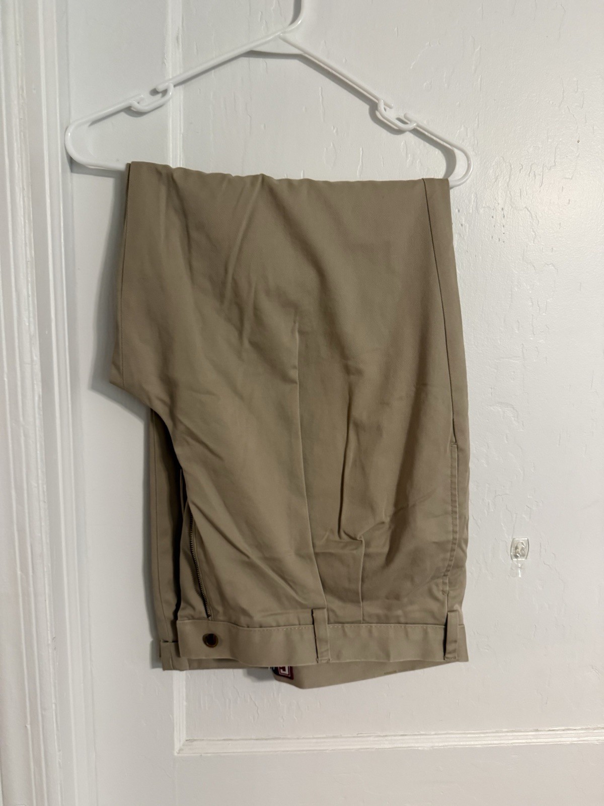 Chaps Men’s Beige Pleated Chino Pants 40W Classic Fit Straight Leg Cotton