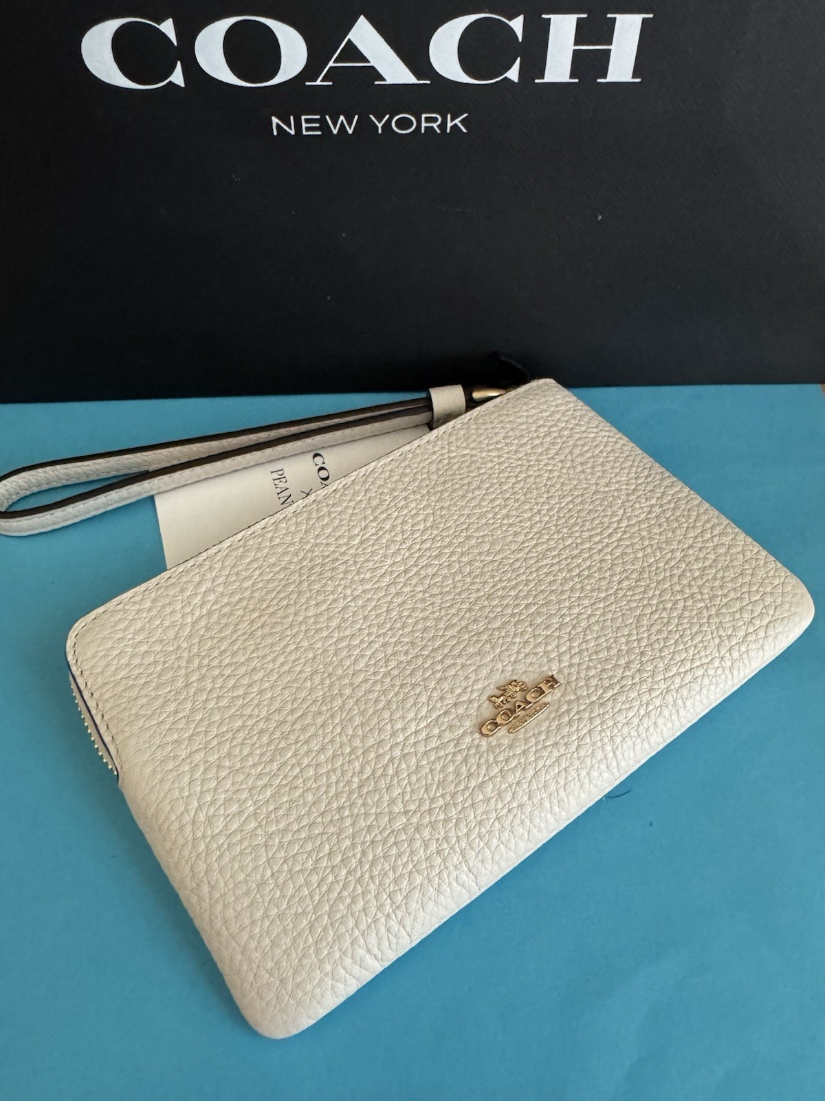 NWT Coach X Peanuts Corner Zip Wristlet In Leather/Gold/Chalk Multi