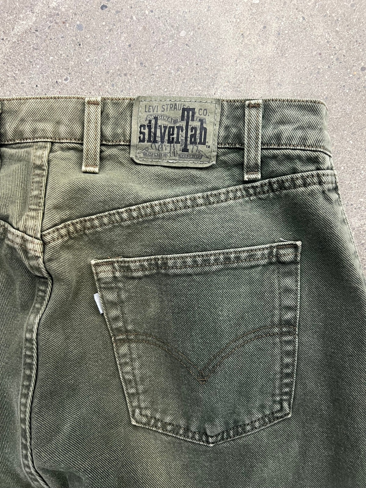 Vintage Levi’s SilverTab Baggy Jeans – 38”