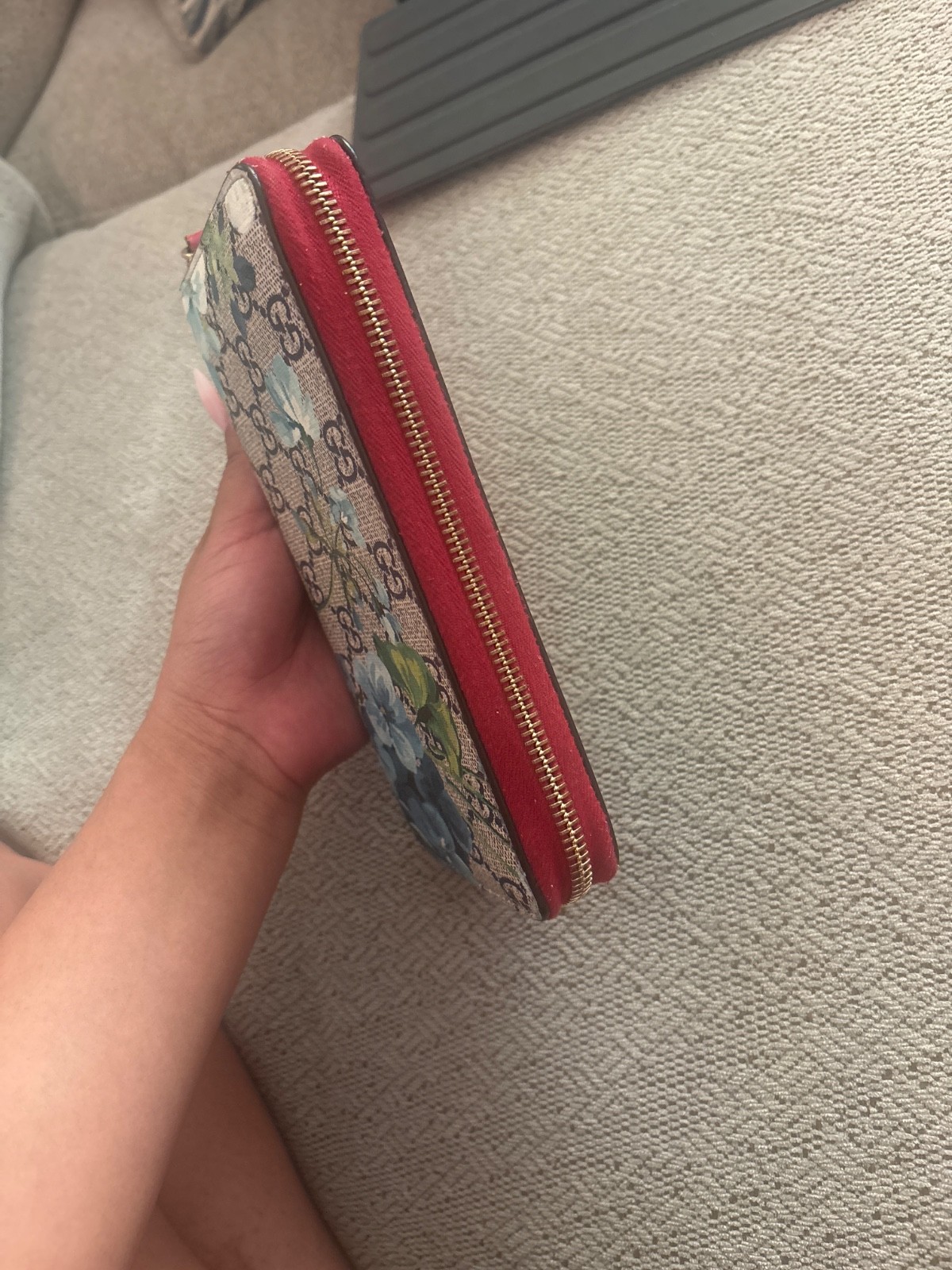 GUCCI Blooms GG Supreme Red Trim Blue Navy Flowers Zip Around Purse Wallet New