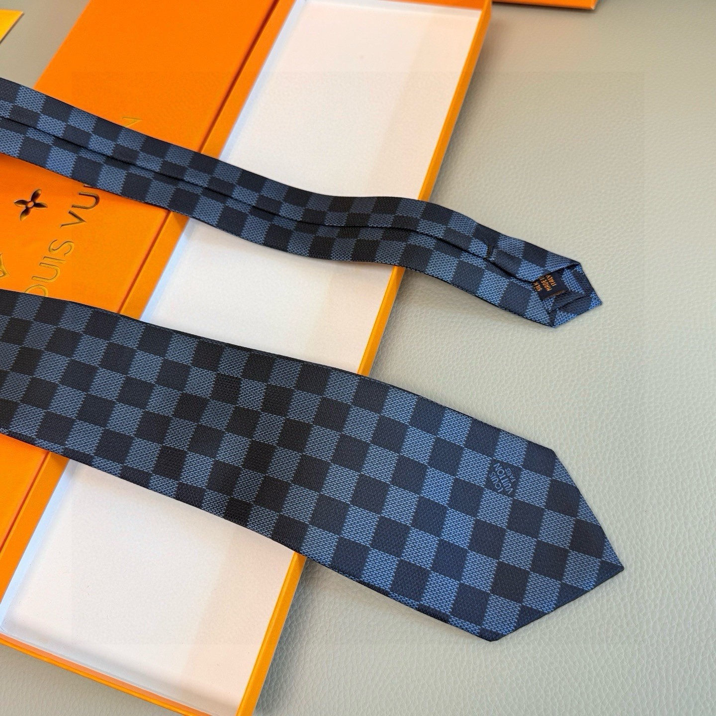 Louis Vuitton Men’s Blue/Navy Silk Tie Damier Plaids & Checks Logo Accent