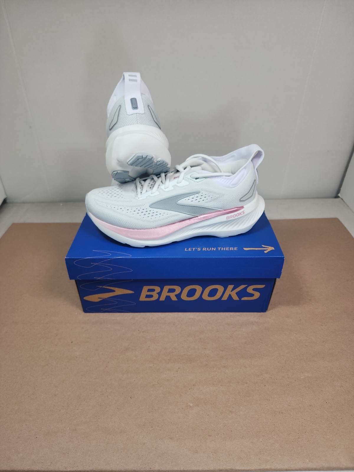 Size 8.5 Brooks Women’s Glycerin 23 Color White / Harbor Mist / Metallic Wide D