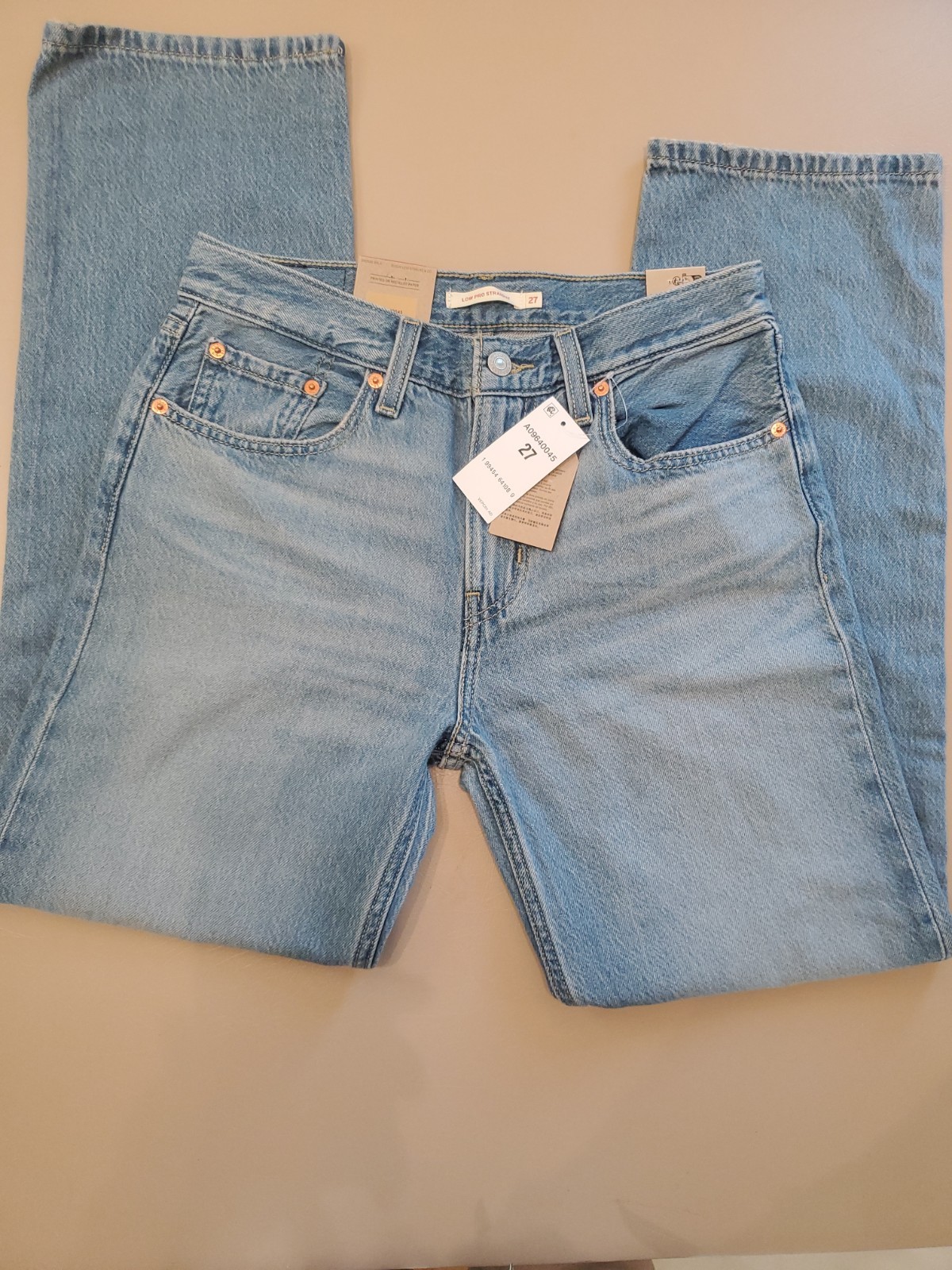 Levi’s Women’s Low Pro Mid Rise Jeans , Straight Leg , Medium Wash Size 27 NEW