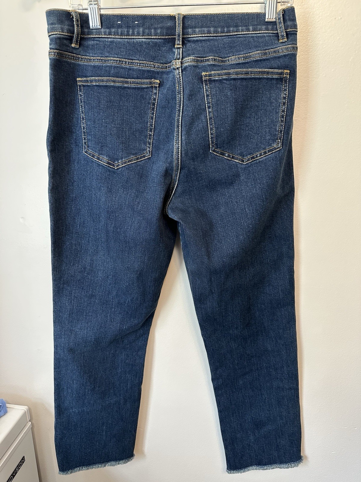J McLaughlin Denim Ankle Raw Hem Medium Wash Jeans Size 8 Preppy Classic City