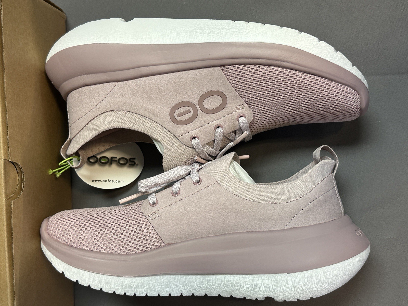 New OOFOS Women’s OOmy Stride in Stardust / White – Recovery Sneakers – Size 7