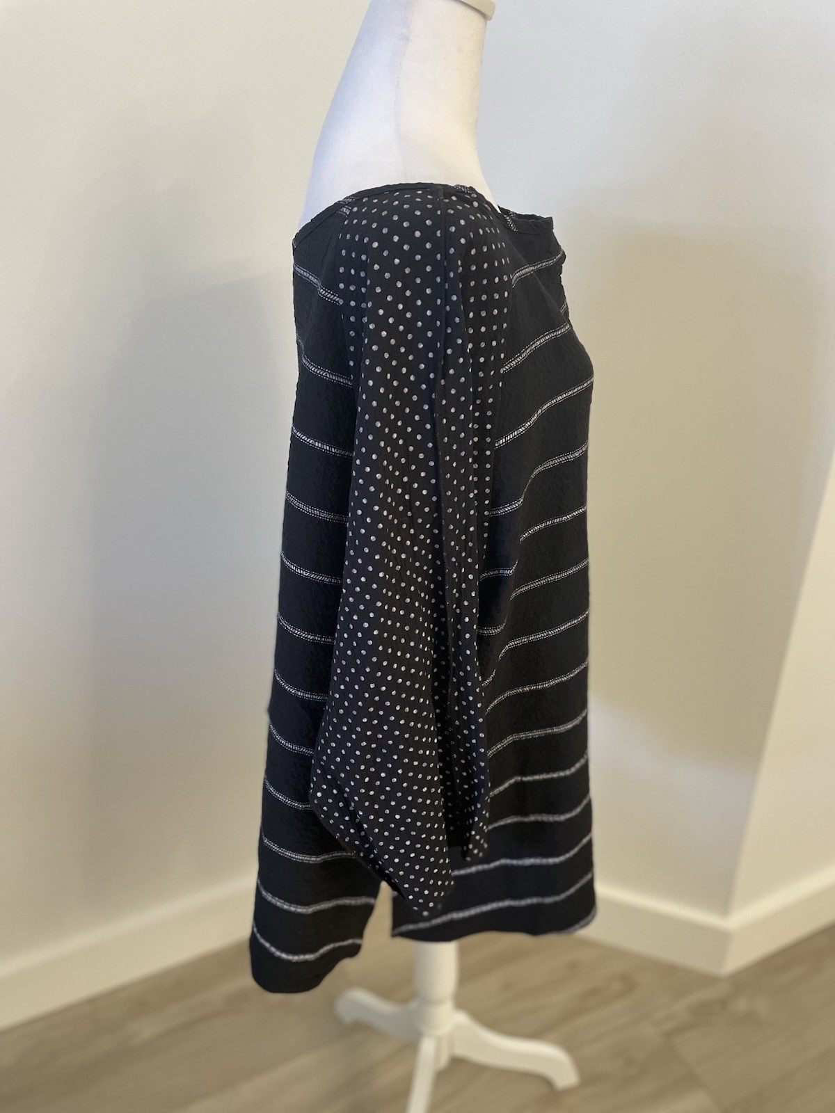 MOONLIGHT Y & S Fashion Size XXL Artsy Black/White Tunic Top Back Button Accent