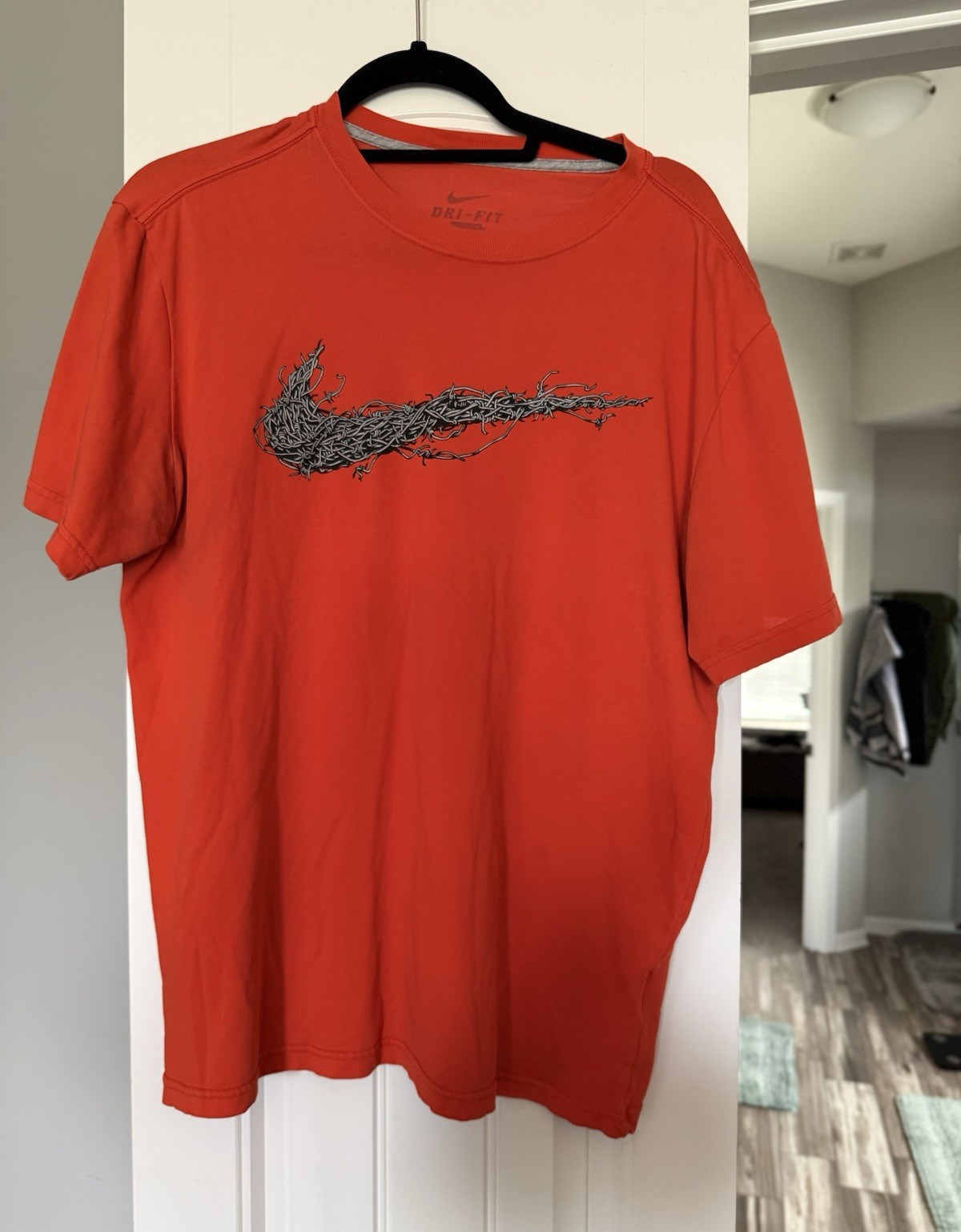 Nike Dri-FIT Orange Graphic Logo Short Sleeve Crew Neck Polyester Men’s L