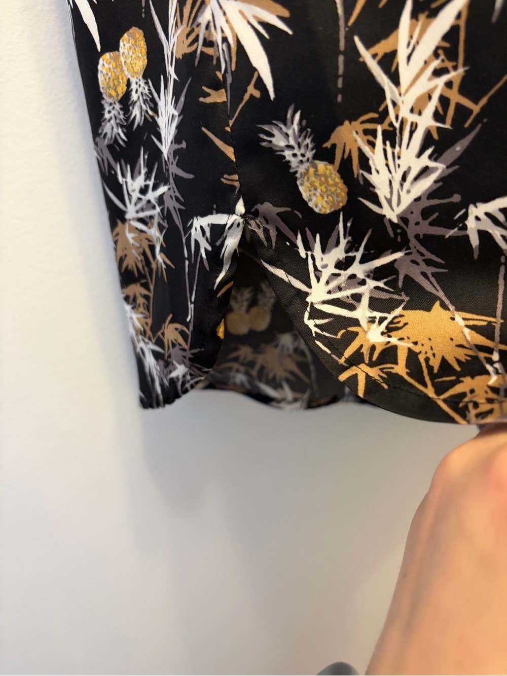 Peter Som Mixed Print Sleeveless Blouse Size L Black Cream Pineapple Pattern Top