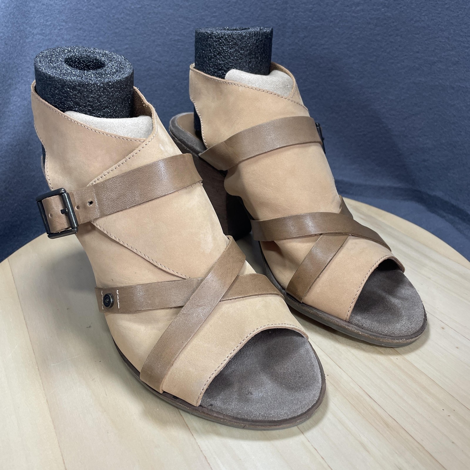 OTBT Strappy Leather Heel ESTIMATED Womens Sz 10?? Beige Tan Lt Brown Wrap