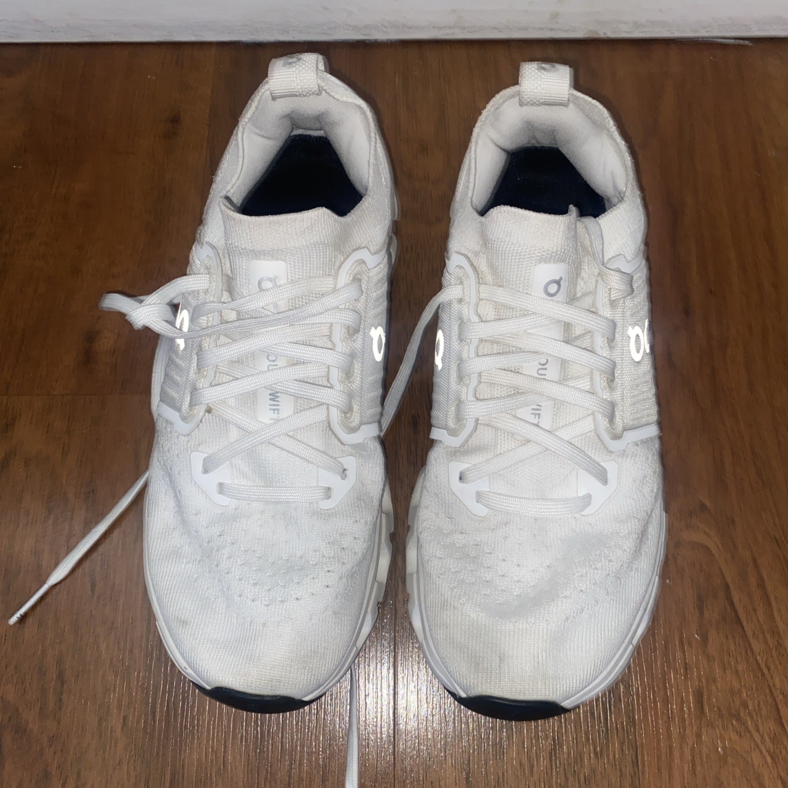 On Cloudswift 4 Womens Size 7.5 Triple White Sneakers Lace Up Running Shoes