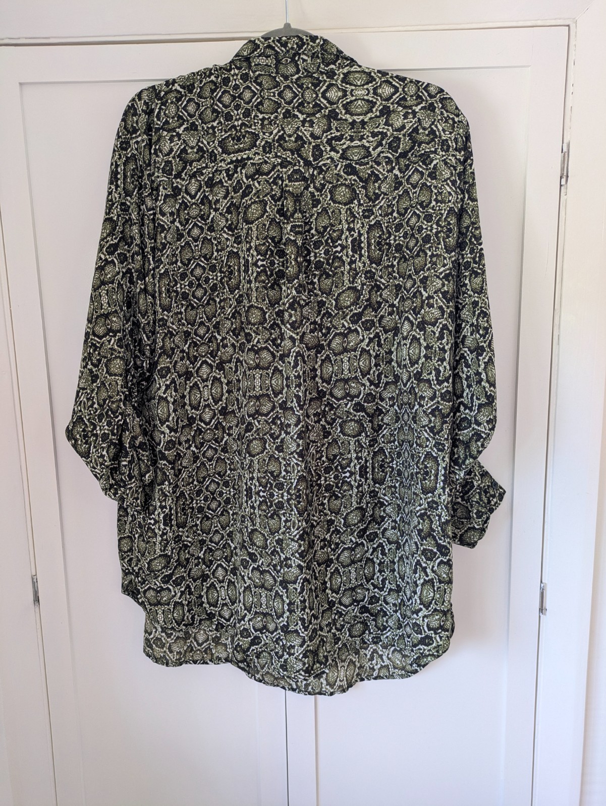 Yours Clothing Tunic/Top size 20 with sleeve tabs