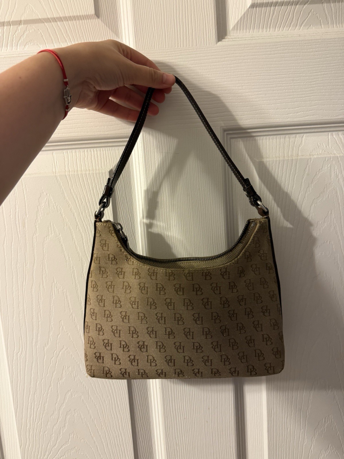 Dooney & Bourke Women’s Monogram Shoulder Bag Beige/Brown Black Strap Zip