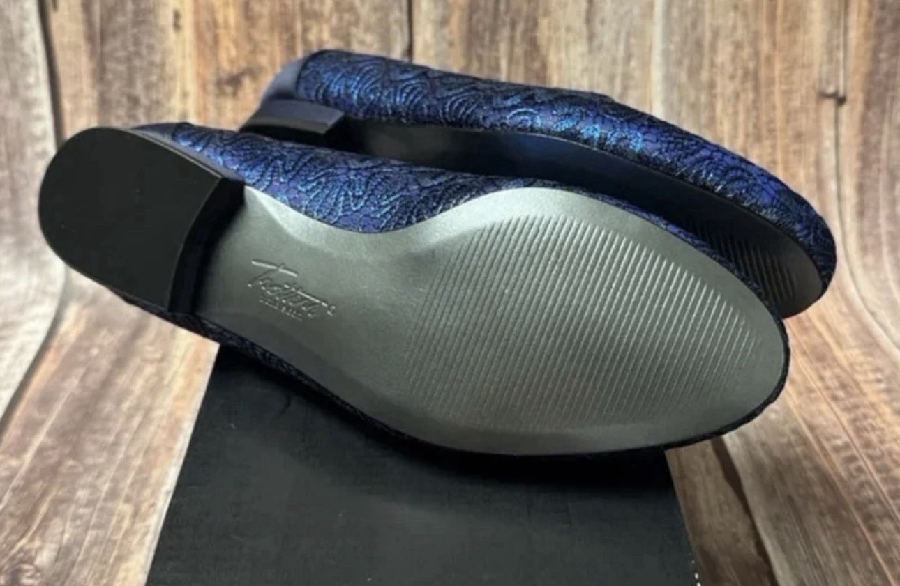 Never Worn Trotters French Blue Patterned Loafers Size 6.5W Item #PHK6953