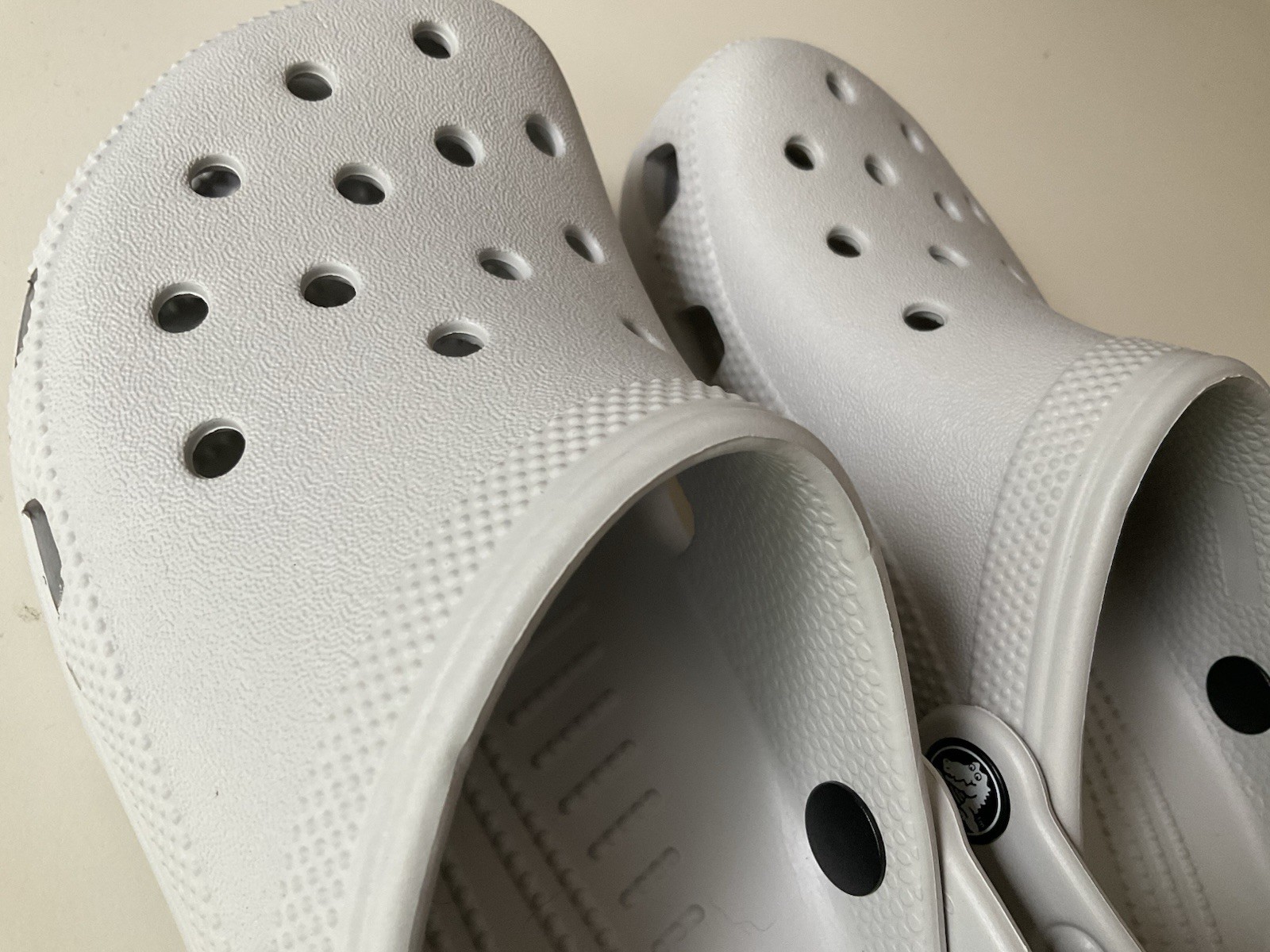 NWOT Crocs Atmosphere Gray Sandals Sz M3 W5 M 3 W 5 Light Grey
