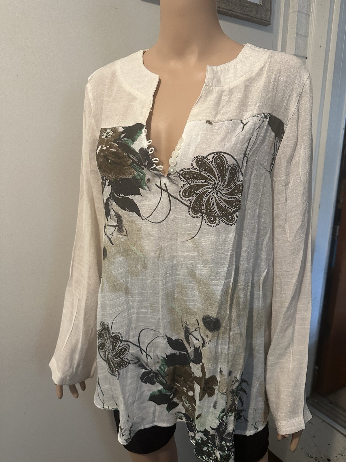 Woman Tunic / Top Semi Sheer Long Sleeves V Neck Floral XL