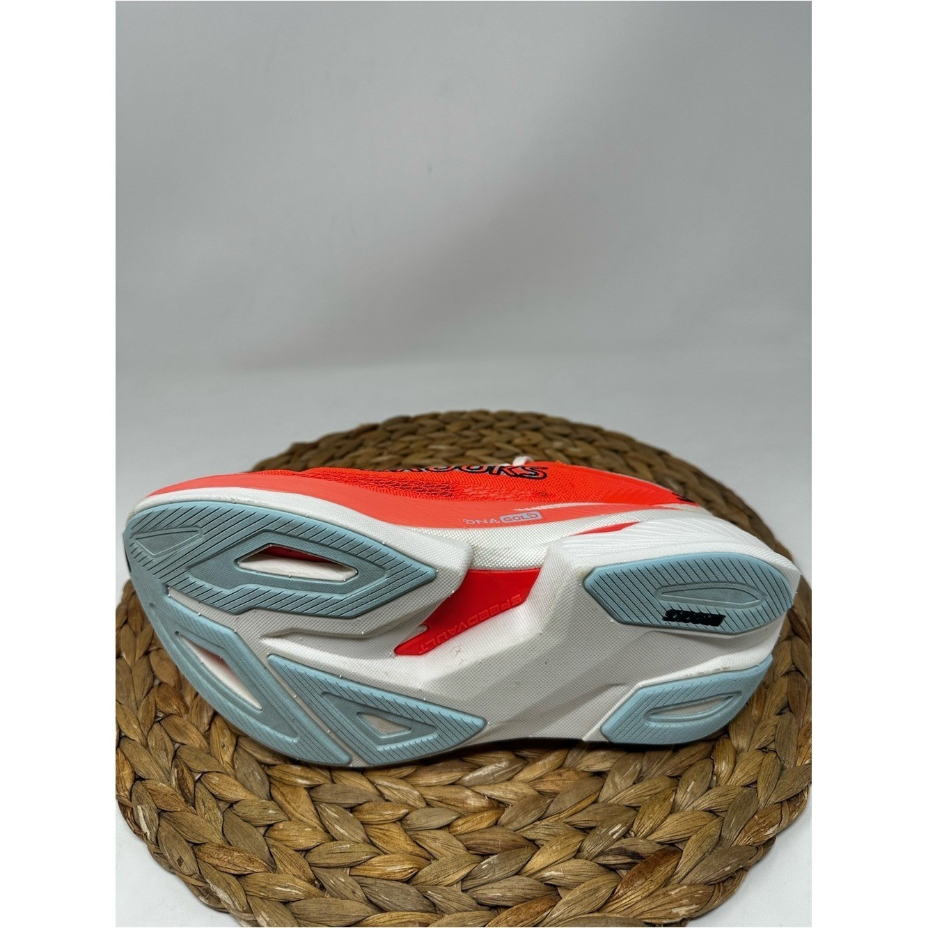 BROOKS Hyperion Max 3 Running Shoes Coconut Fiery Coral Atomizer Size 9 Women’s