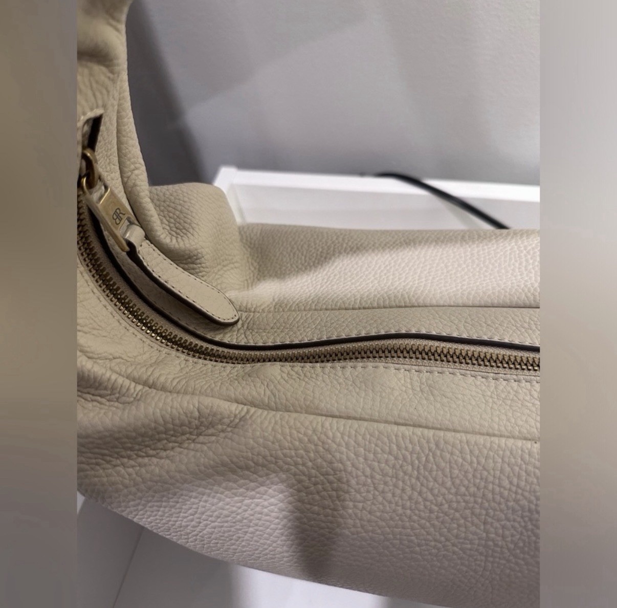 Banana Republic Beige Pebbled Shoulder Bag, Leather, Zip, Gold Hardware