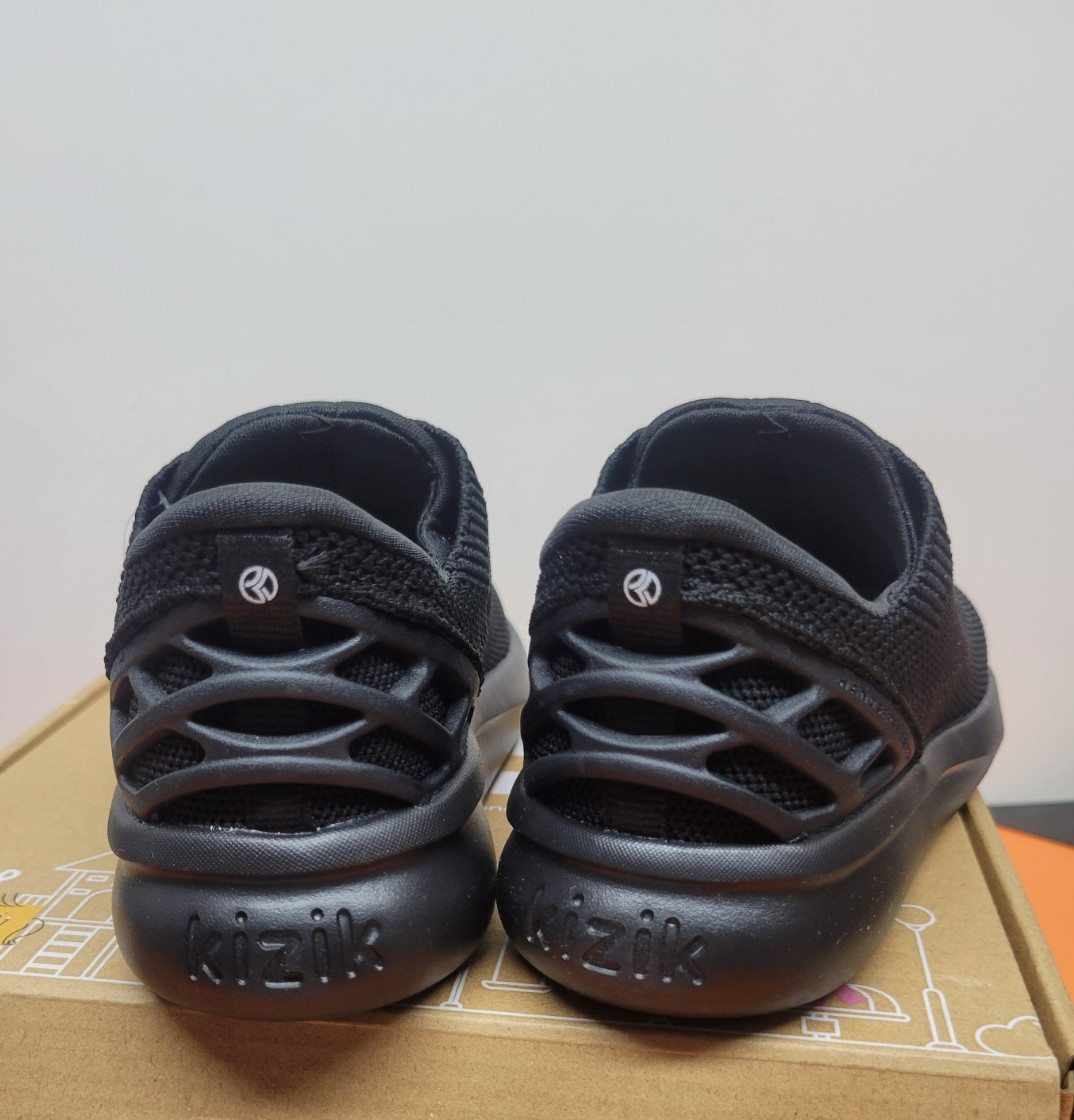KIZIK ATHENS KIDS BLACK HANDS FREE SNEAKERS 11C NEW IN BOX