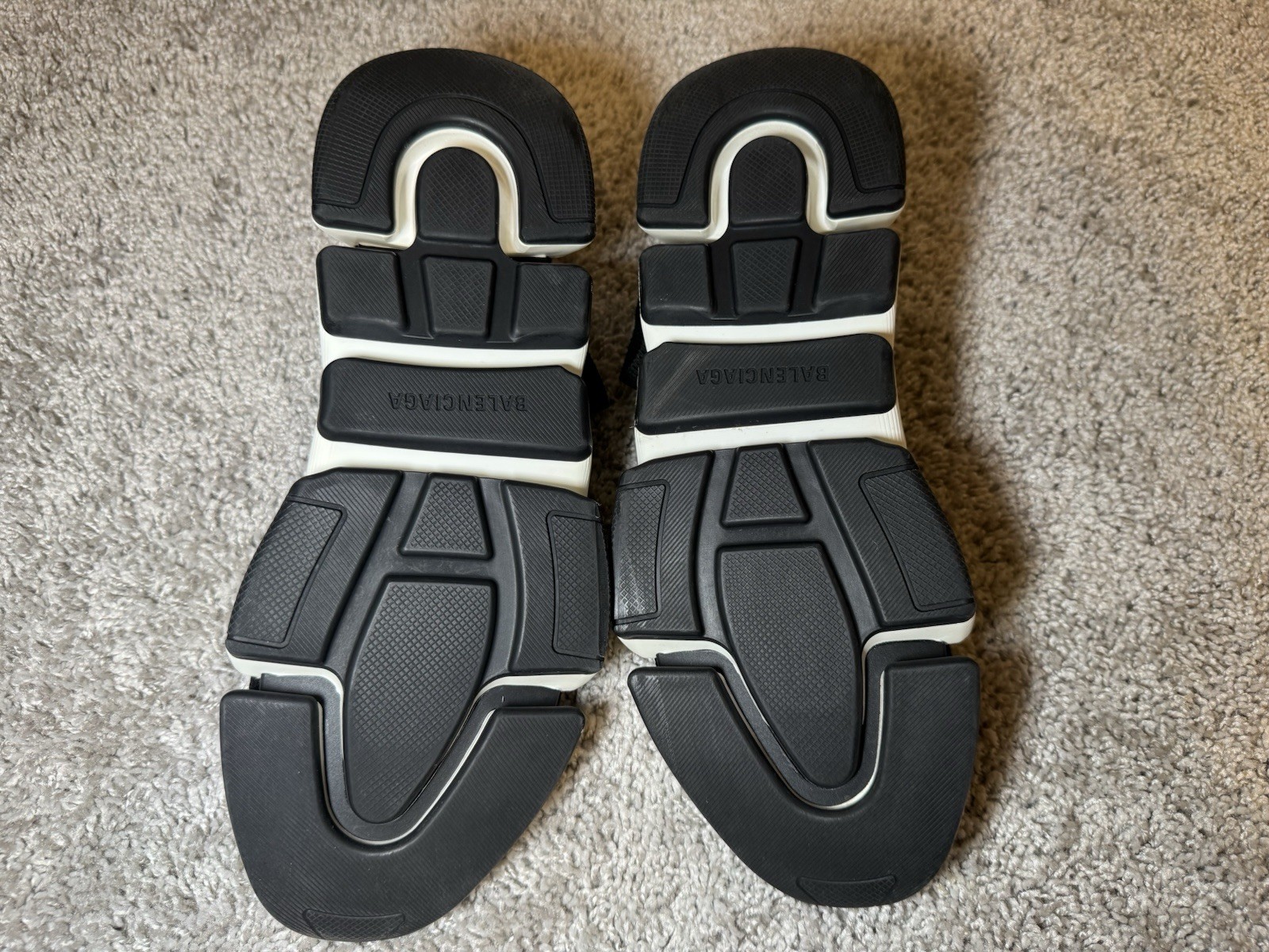 Size 42 EU / 10 US – Balenciaga Speed 2.0 Sock Runner Sneakers Black/White