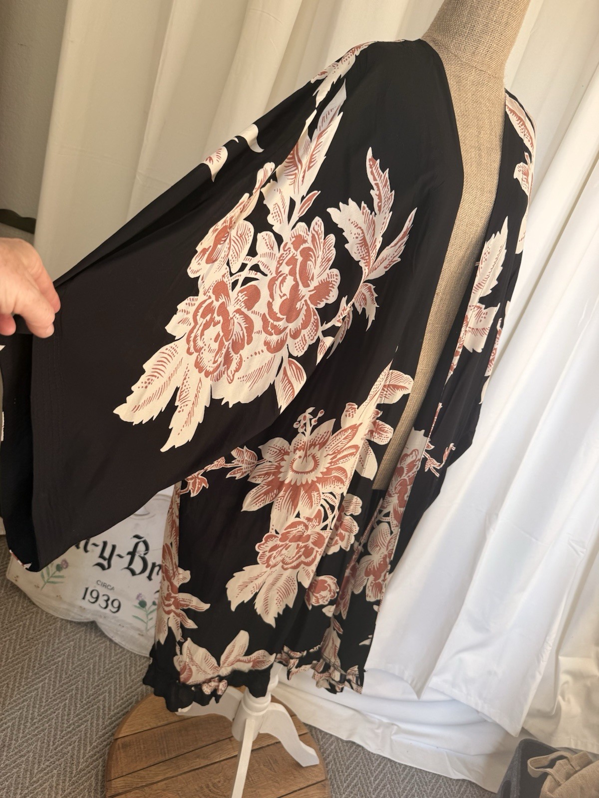 By Anthropologie Long Sleeve Duster Kimono Black+Pink Tropical Flower SZ 2X READ