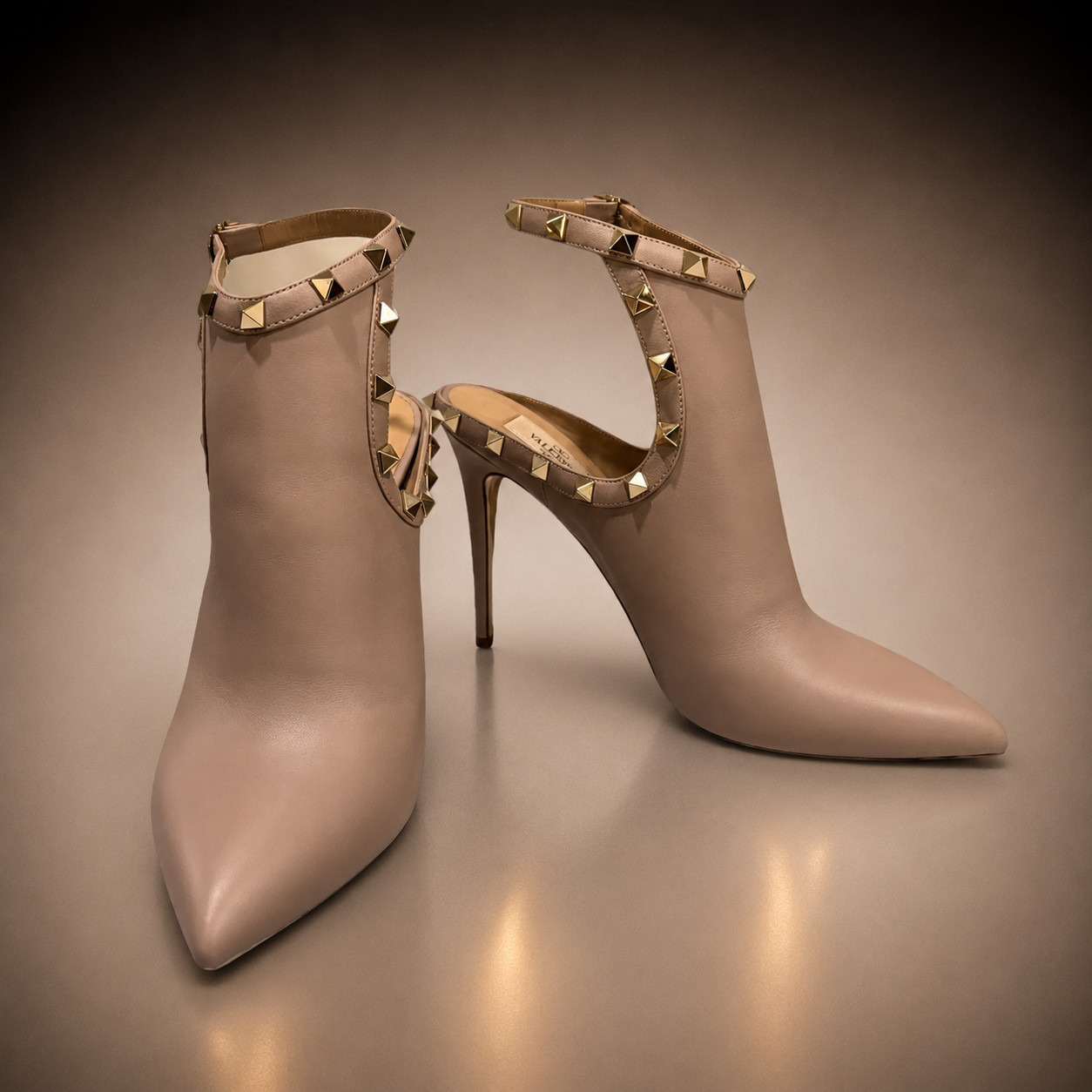 New Valentino Garavani Nude Rock Stud Heel Boot Pump 38.5 Sold Out $1150 Retail