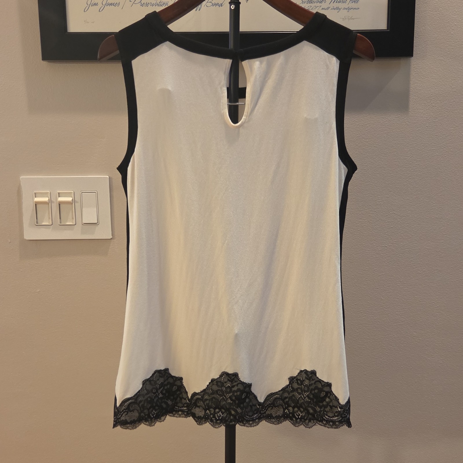 White House Black Market Lace Trim Tank Top Cream Black Med Sleeveless Keyhole