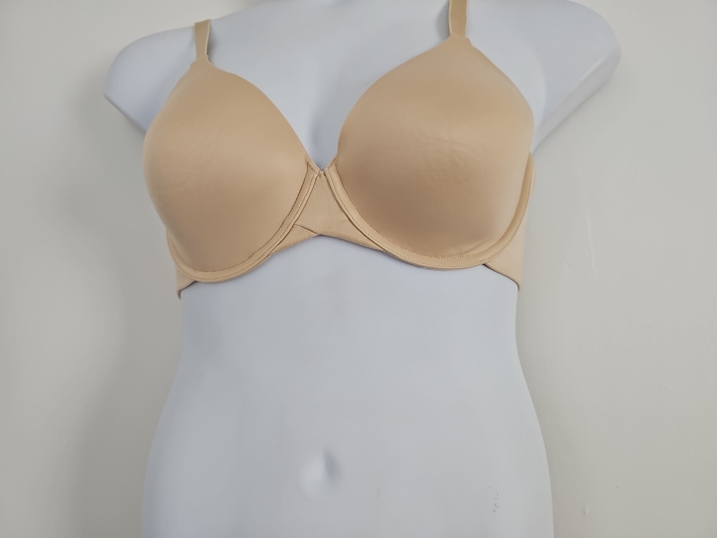 Lilyette Back Smoothing T-shirt Bra Ivory size 38C Underwire Adjust. Staps Lined
