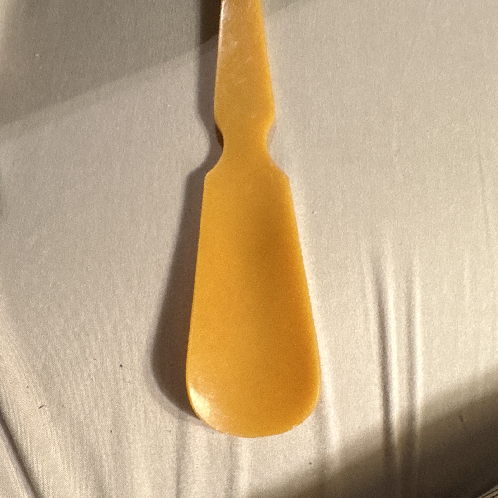 Deco from the 30’s short yellow shoehorn